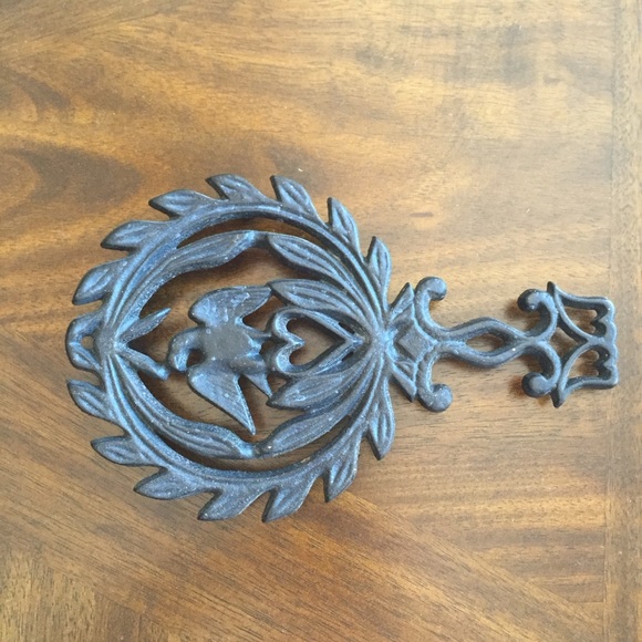 Collection of 4 Vintage Wrought Iron Trivets & Set of Wrought Iron Hooks - Picture 5 of 6